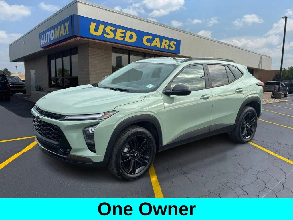 Used 2024 Green Chevrolet ACTIV image 1