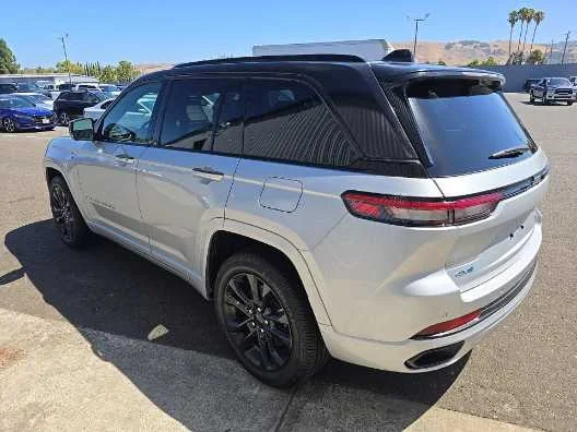 Used 2022 Silver Zynith Jeep Overland image 6