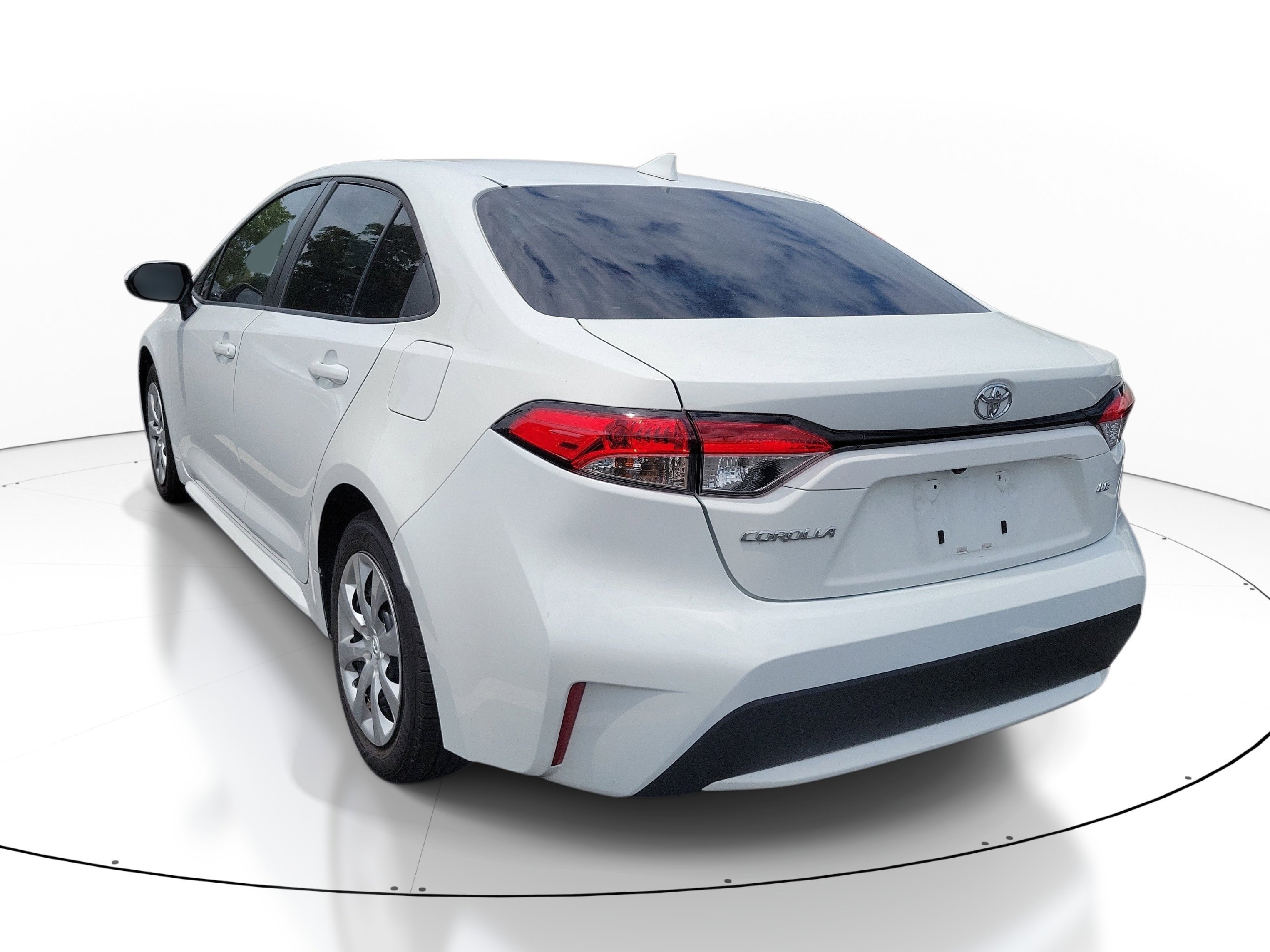 Used 2020 Super White Toyota LE image 3