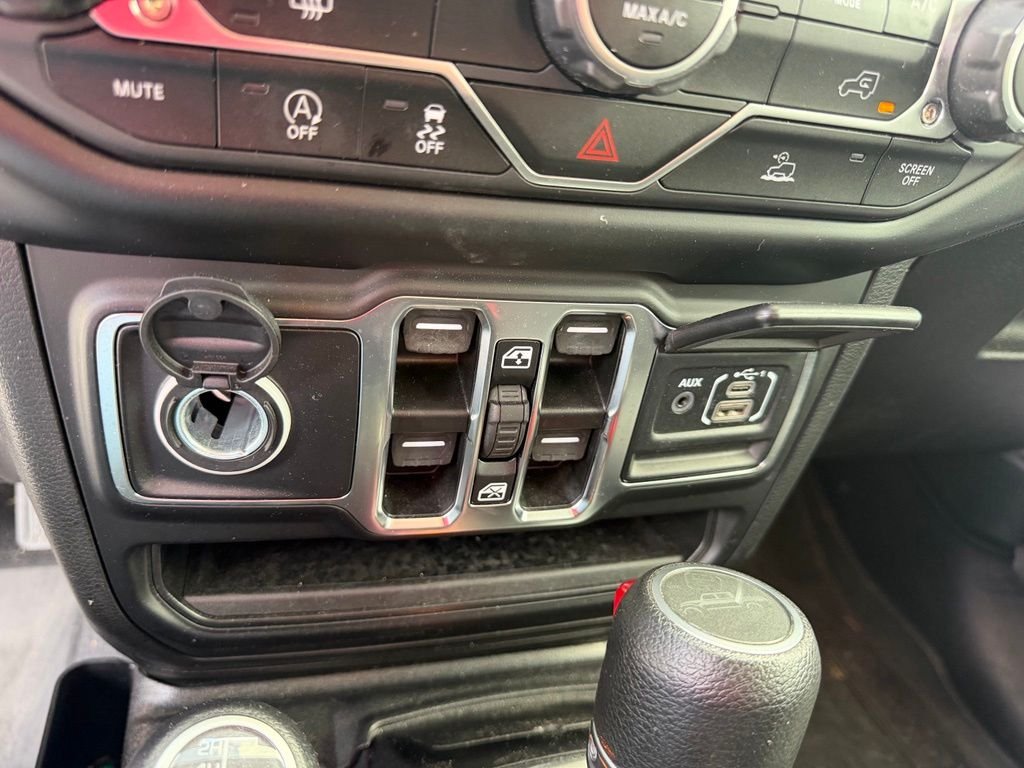 Used 2023 White Jeep Sport S image 5