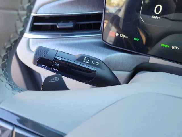 New 2026 Glacial White Pearl Kia Land AWD image 25
