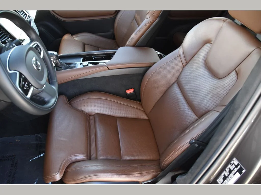 Used 2022 Pine Grey Metallic Volvo Inscription image 13