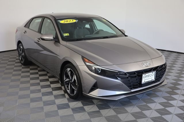 Used 2023 Silver Hyundai SEL image 1