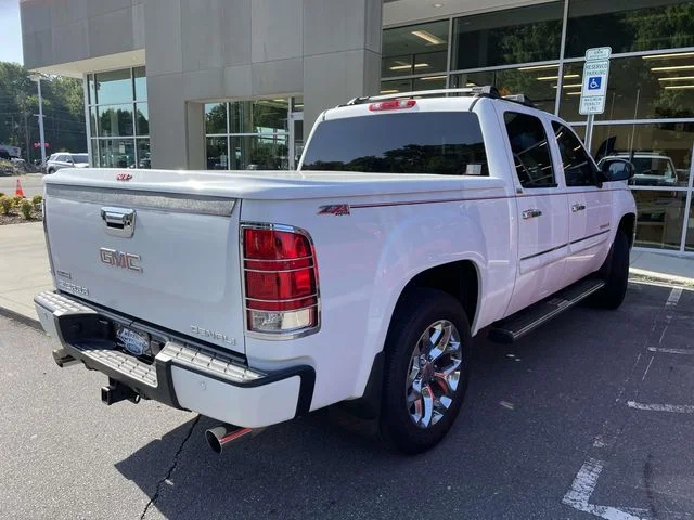 Used 2009 Summit White GMC Denali image 6