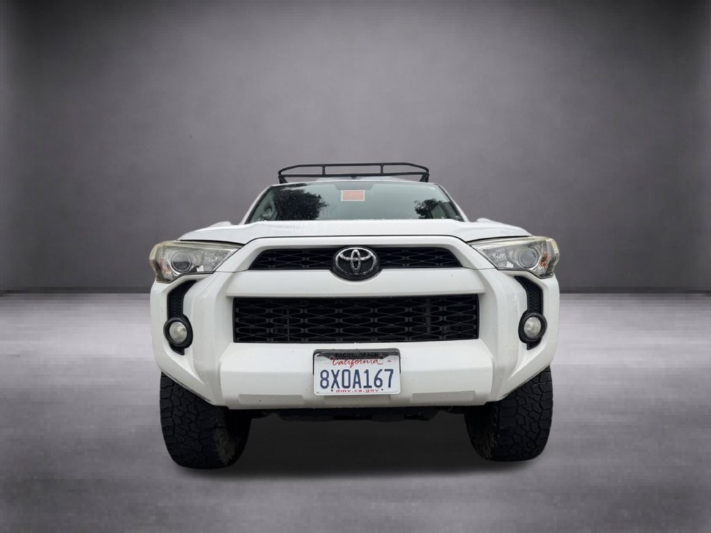 Used 2015 White Toyota SR5 image 3