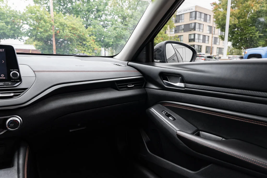 Used 2020 Black Nissan 2.5 SR image 10