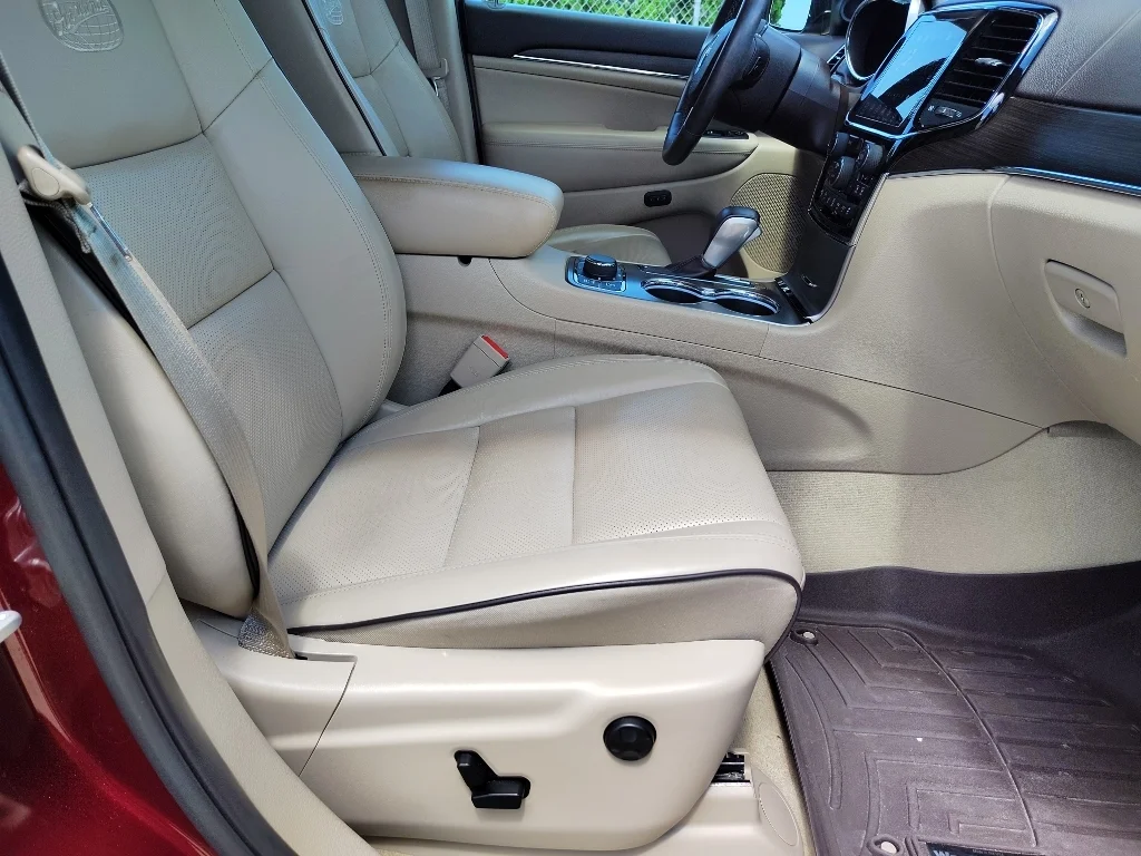 Used 2020 Velvet Red Pearlcoat Jeep Overland image 16