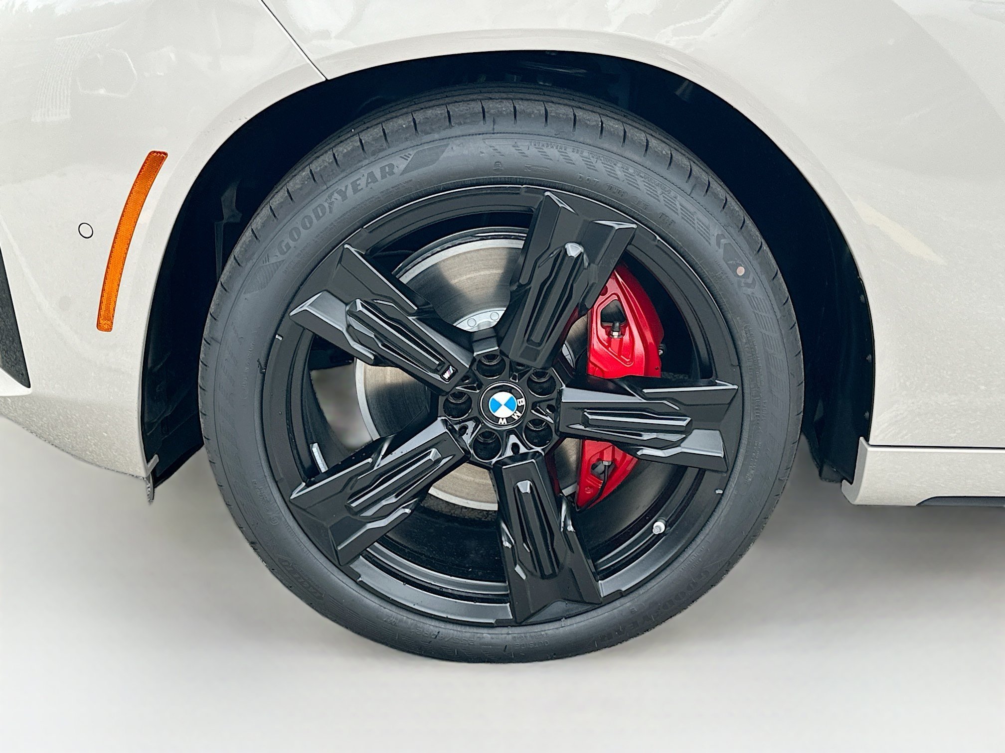 New 2026 Dune Grey Metallic BMW M50 xDrive image 21