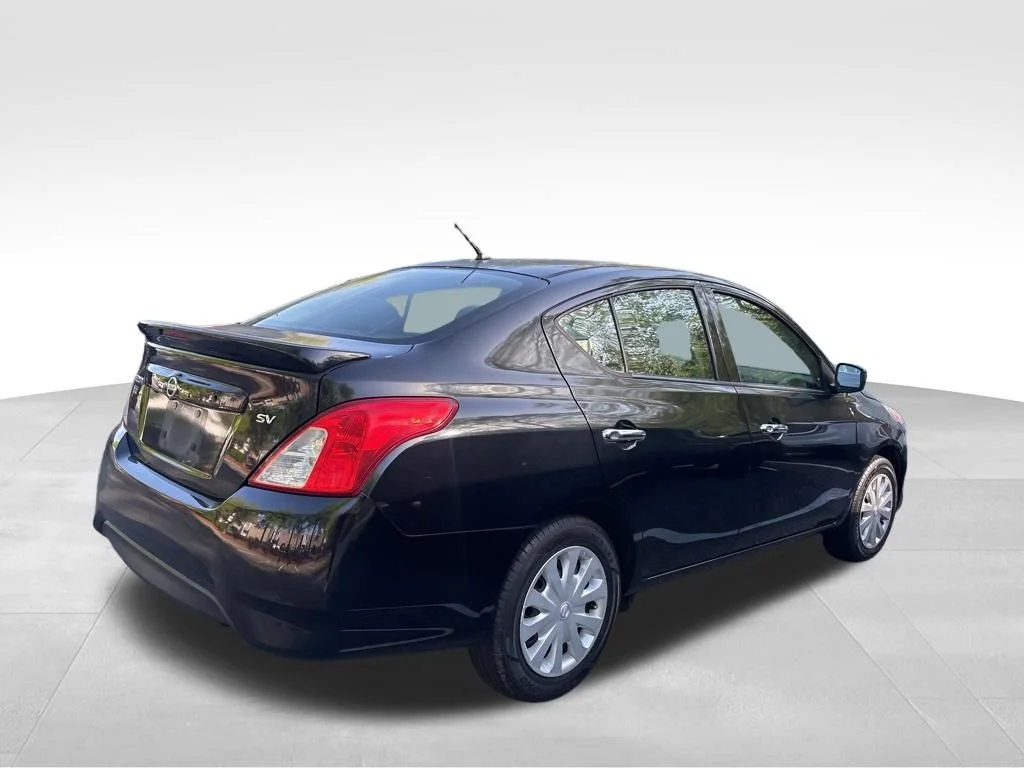 Used 2019 Black Nissan 1.6 SV image 4