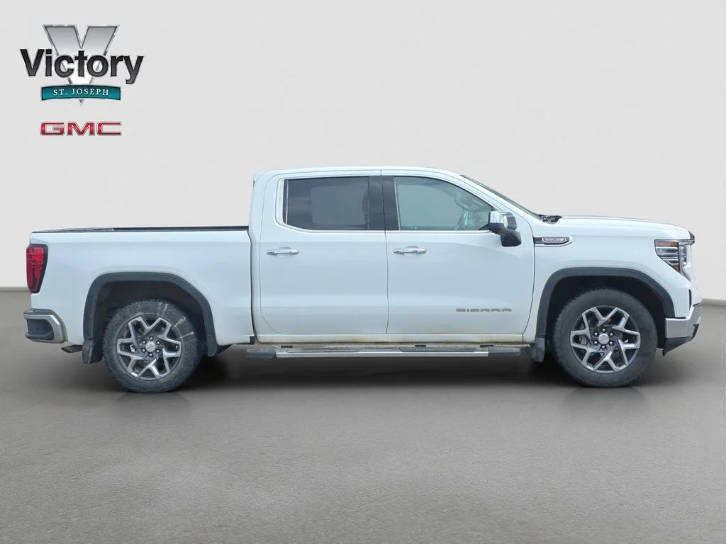 Used 2022 White GMC SLT image 17