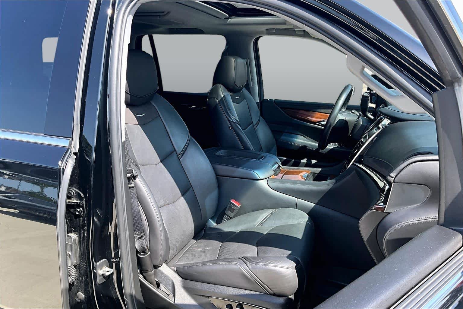 Used 2020 Black Raven Cadillac Luxury image 9
