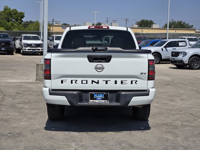 Used 2022 Glacier White Nissan  image 6