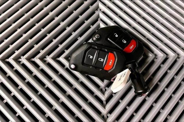 Used 2023 Black Clearcoat Jeep Mojave image 12