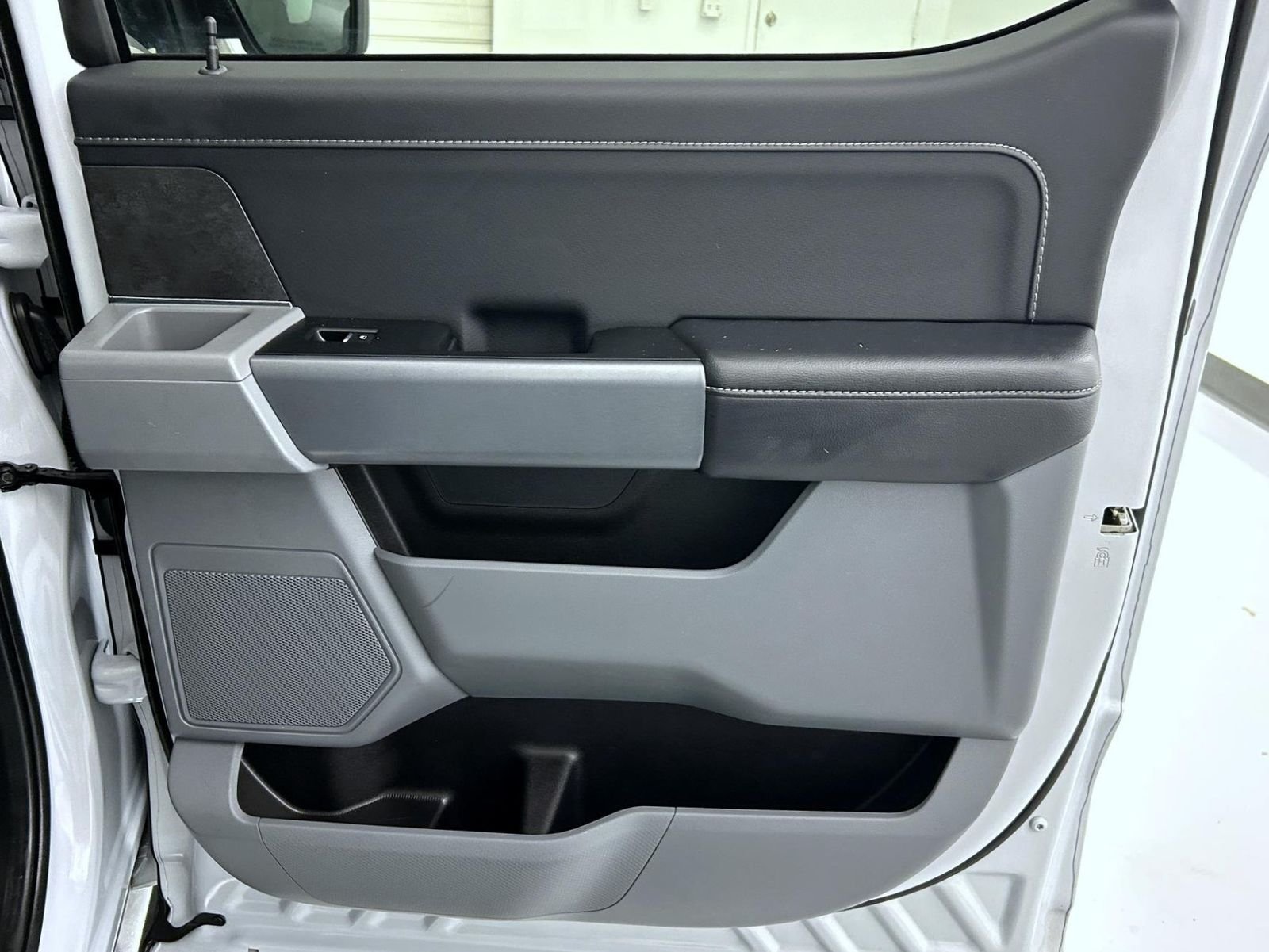 Used 2025 White Ford XLT image 17