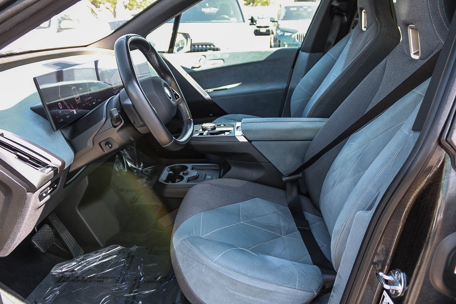 Used 2024 Mineral White Metallic BMW xDrive50 image 17