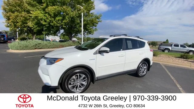 Used 2017 White Toyota XLE image 4