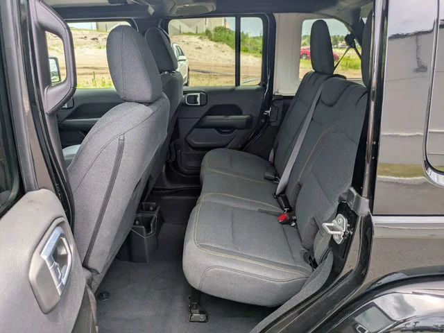 2025 Jeep Wrangler 4-Door Sahara - Photo 13