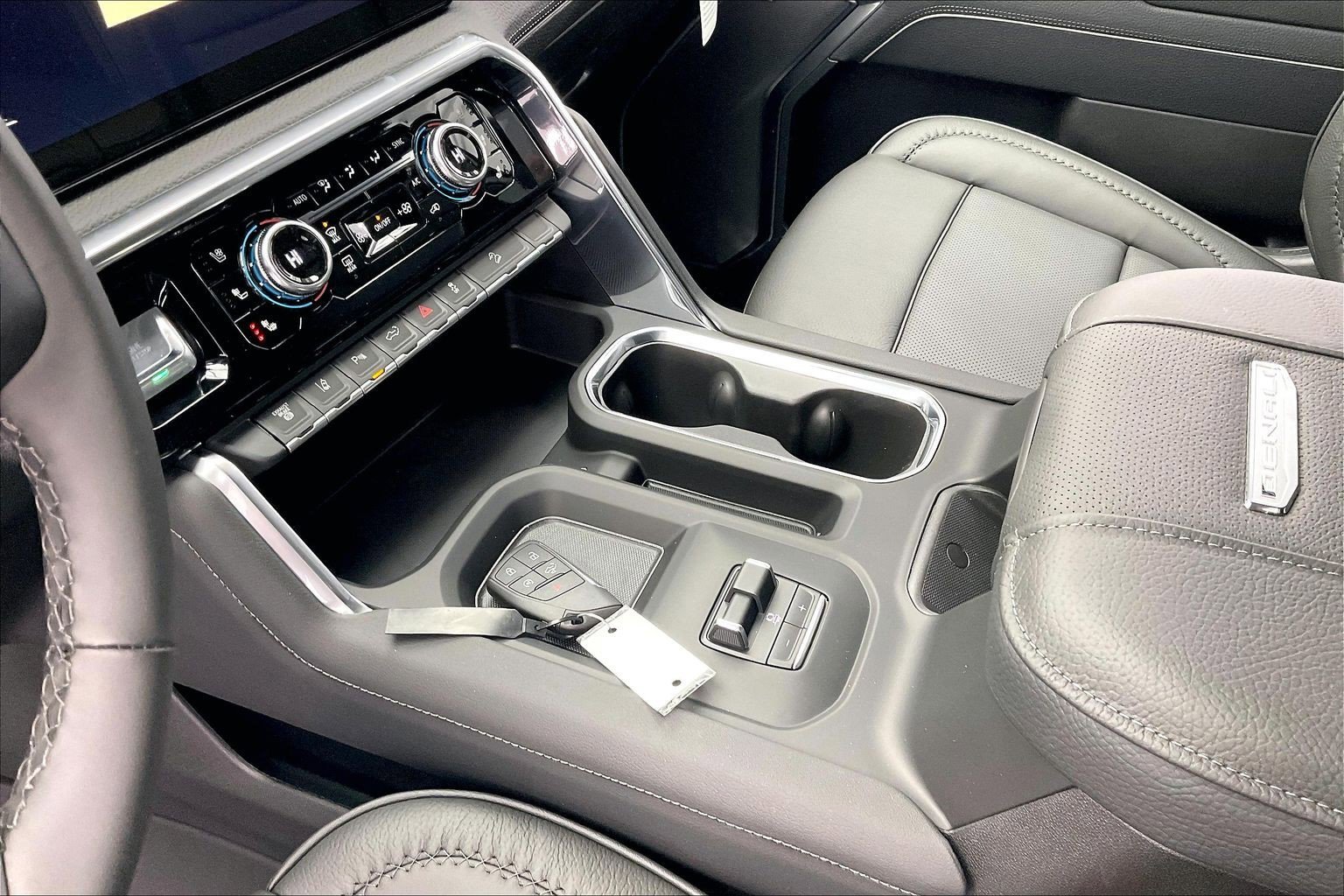 2026 GMC Sierra 2500HD Denali - Photo 8