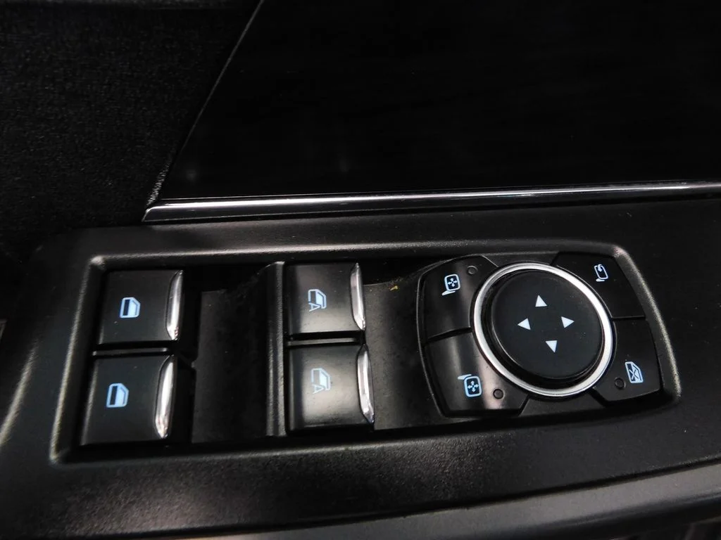 Certified Used 2025 Oxford White Ford Lariat image 12