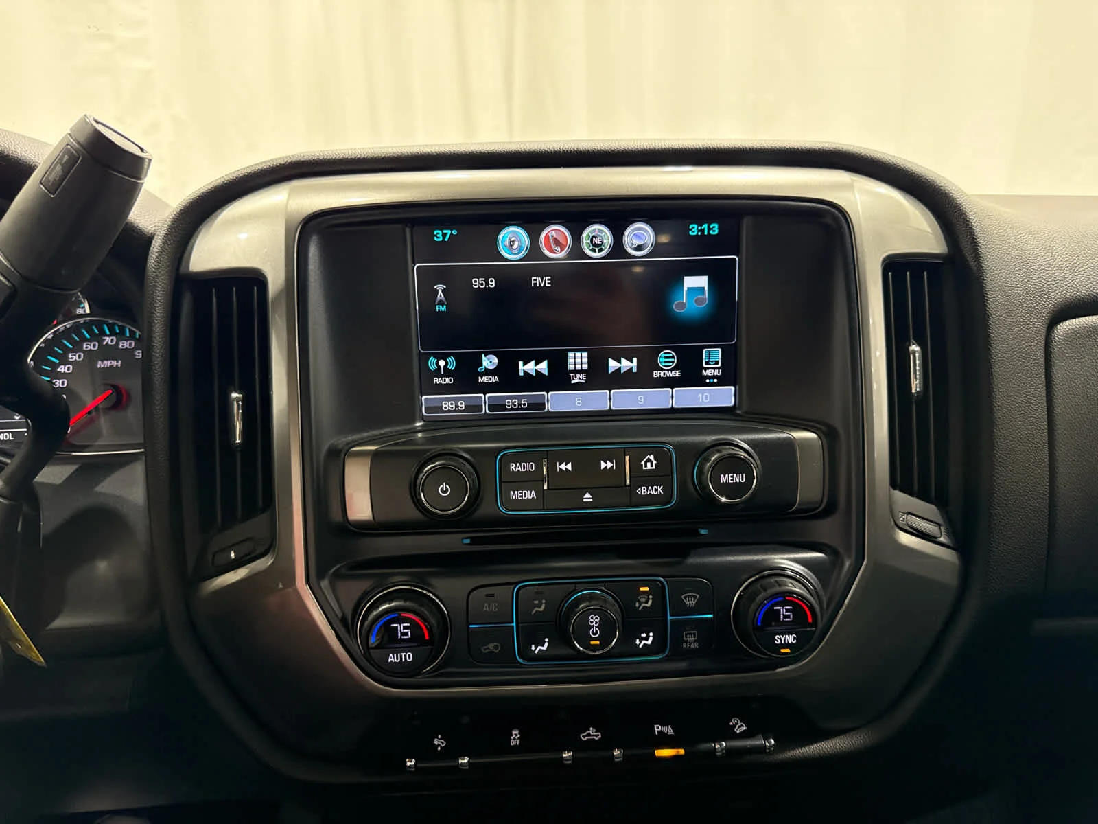 Used 2019 CAJUN RED TINTCOAT Chevrolet LT image 26