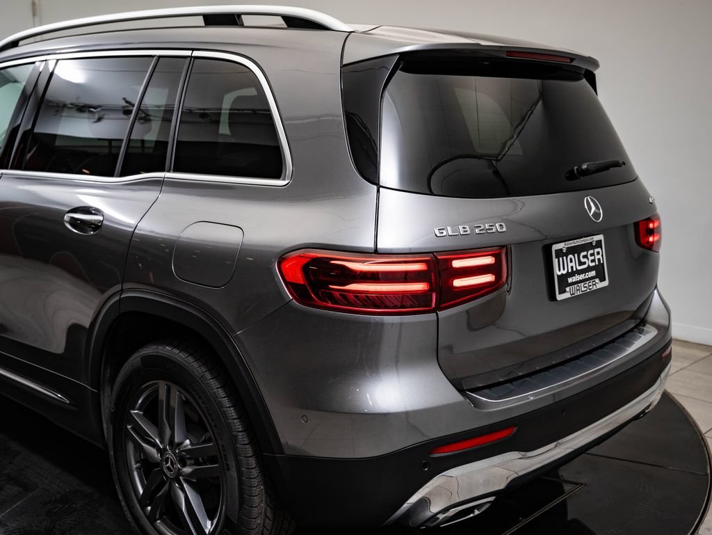 Used 2026 Mountain Grey Metallic Mercedes-Benz GLB 250 image 19