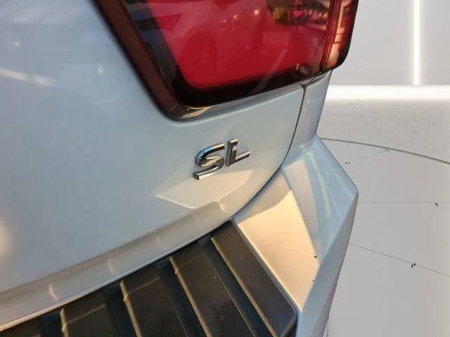 Used 2022 White Nissan SL image 10