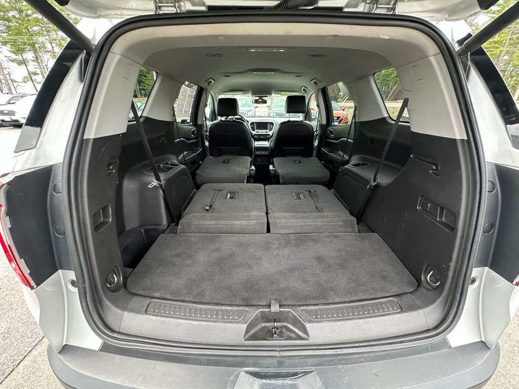 Used 2020 Silver GMC SLT image 29