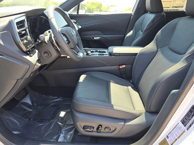 New 2026 Eminent White Pearl Lexus PREMIUM PLUS image 22