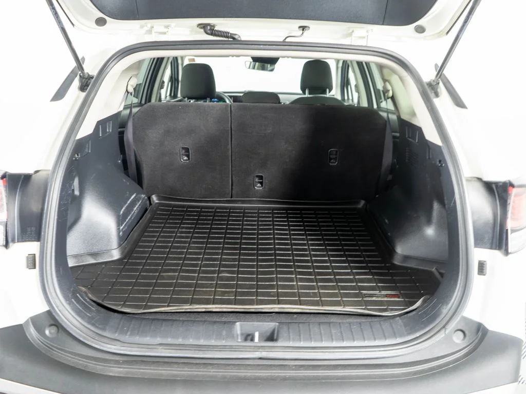 Used 2023 White Kia LX image 28