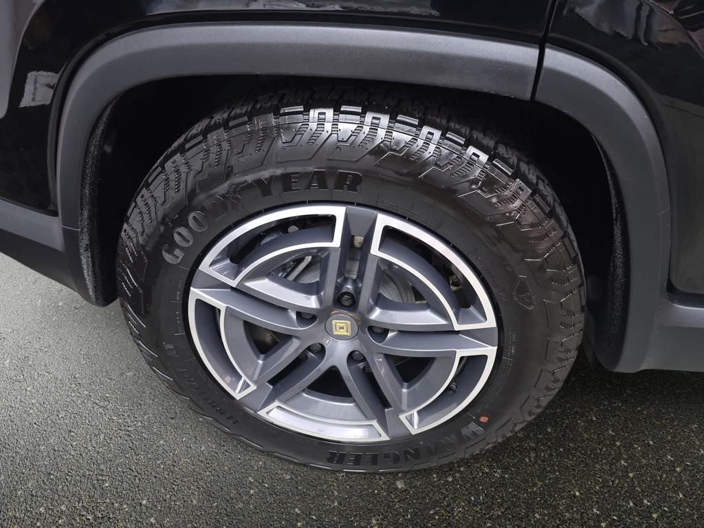 Used 2025 Midnight Rivian Adventure Dual Motor Standard Pack image 27