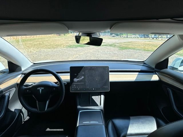 Used 2021  Tesla Standard Range Plus image 24