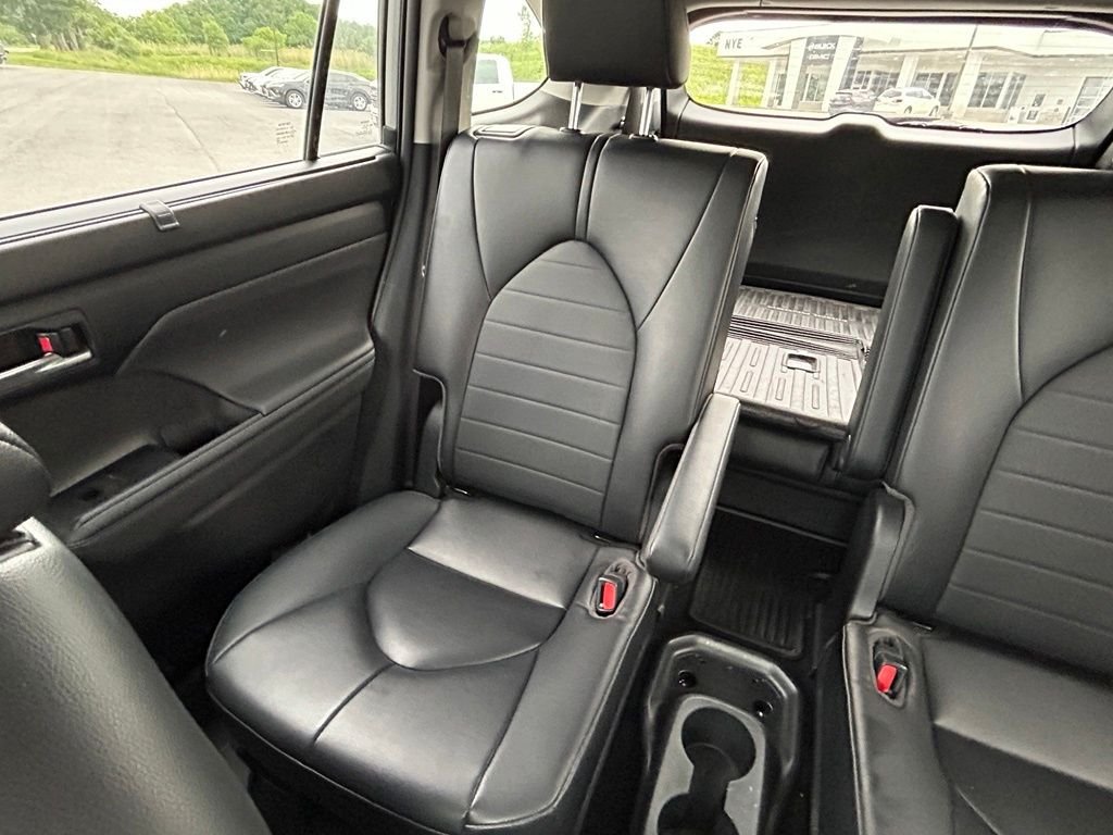 2023 Toyota Highlander XLE - Photo 13