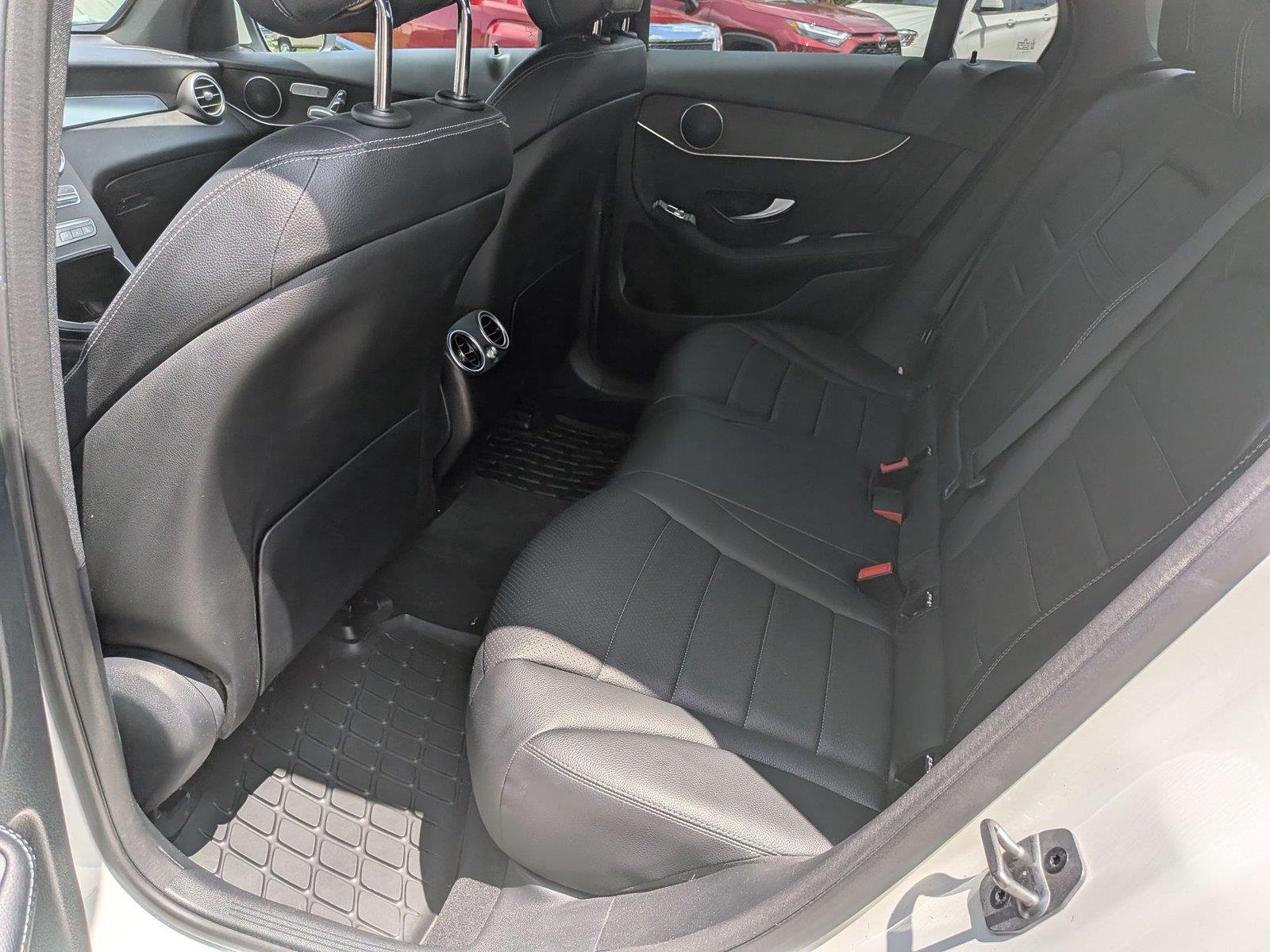 Used 2022 Polar White Mercedes-Benz GLC 300 image 31
