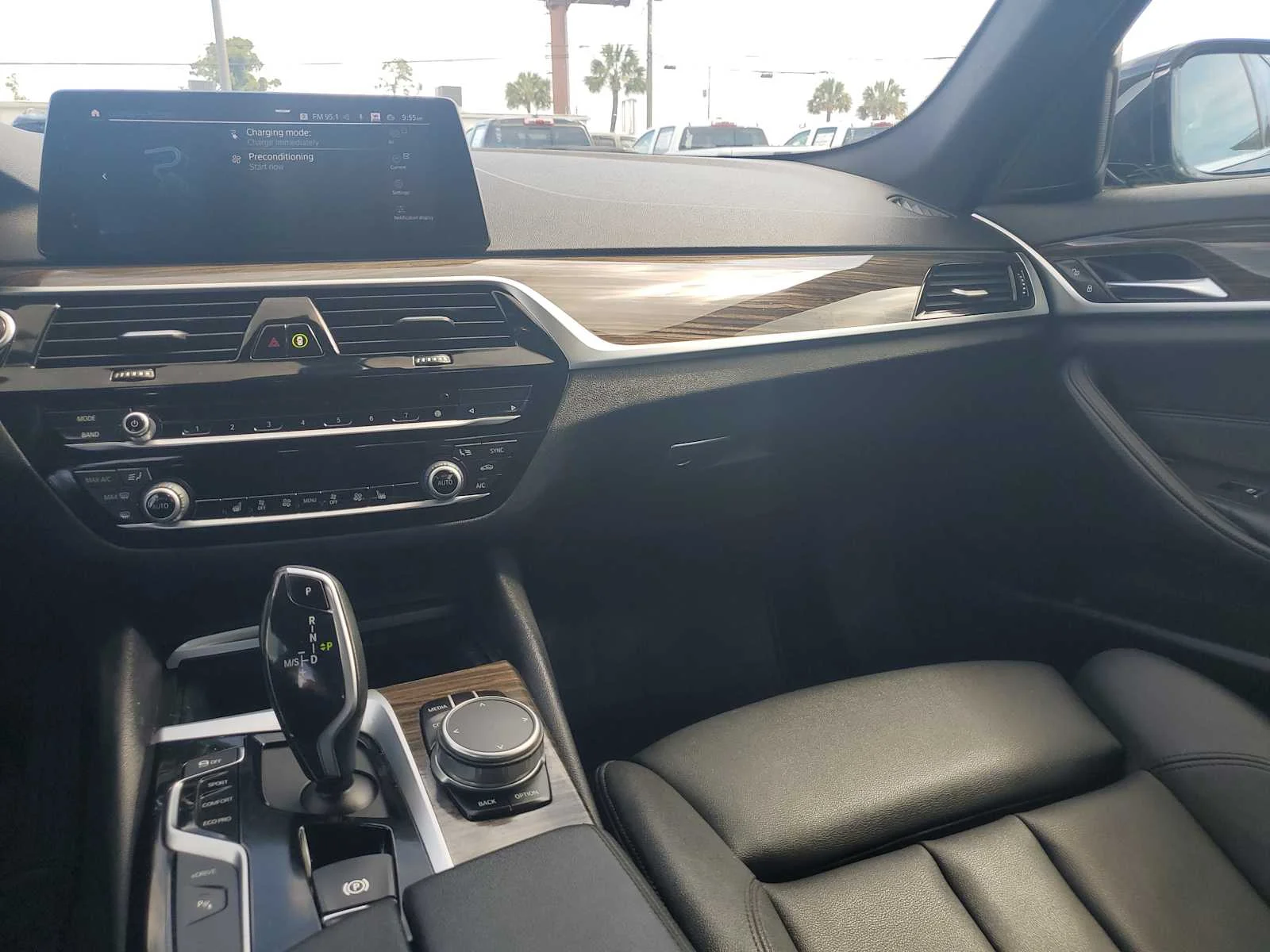 Used 2020 Black Sapphire Metallic BMW 530e iPerformance image 20