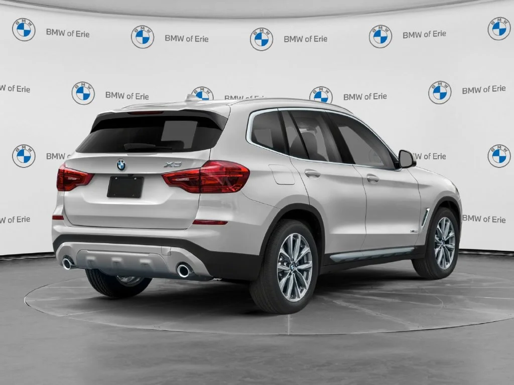 Used 2018 White Metallic BMW xDrive30i image 2