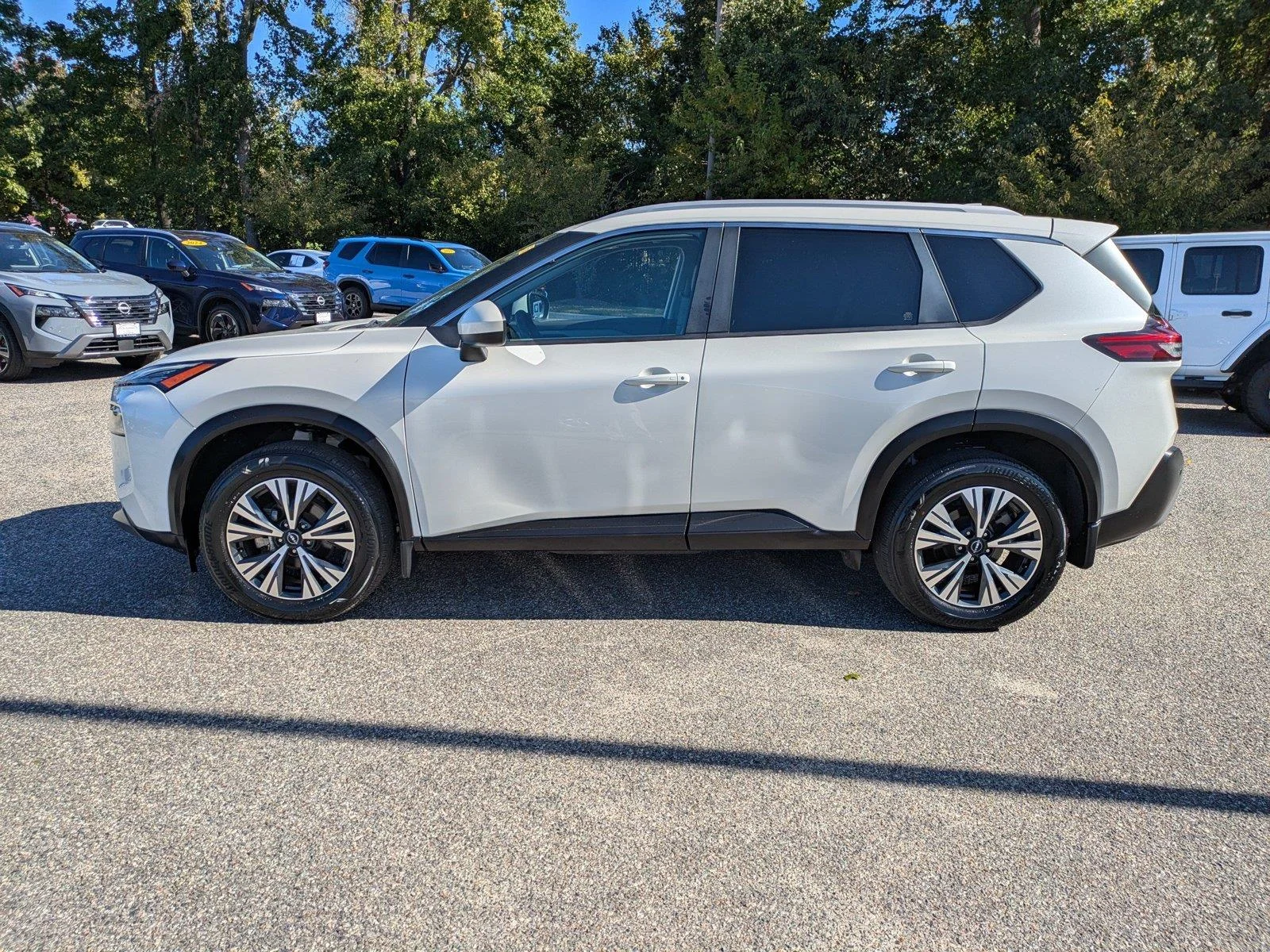 Used 2023 Pearl White Tricoat Nissan SV image 7