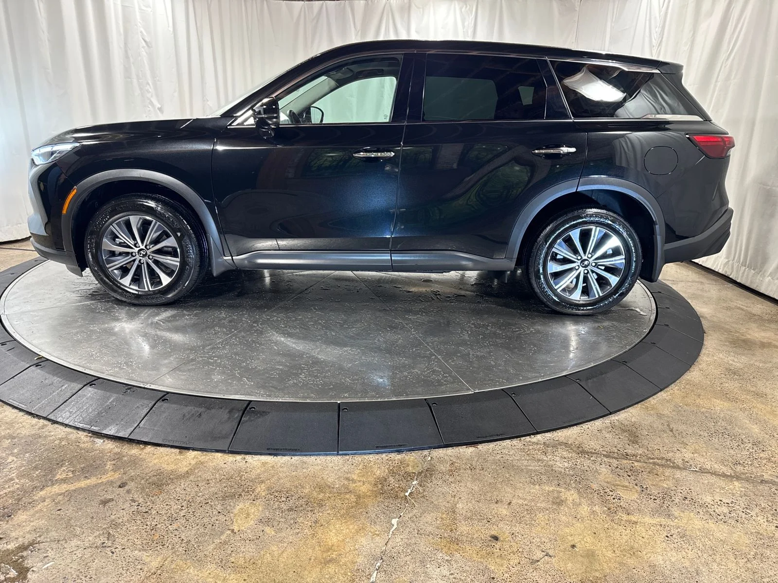 Used 2025 Black INFINITI PURE image 6