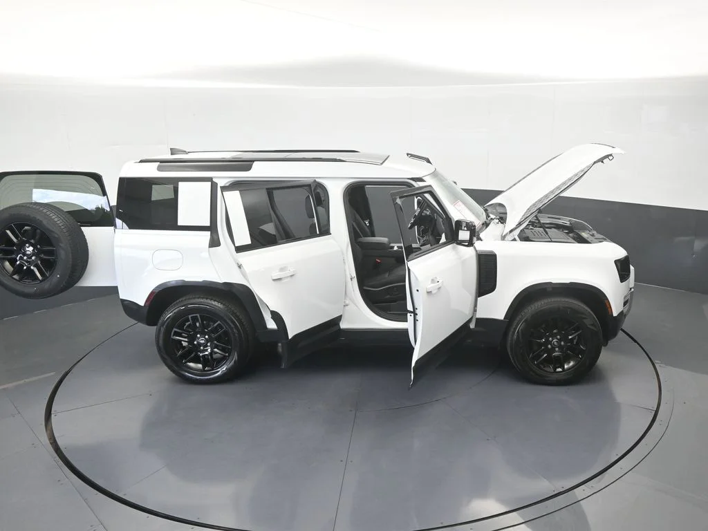 Used 2025 White Land Rover S image 86