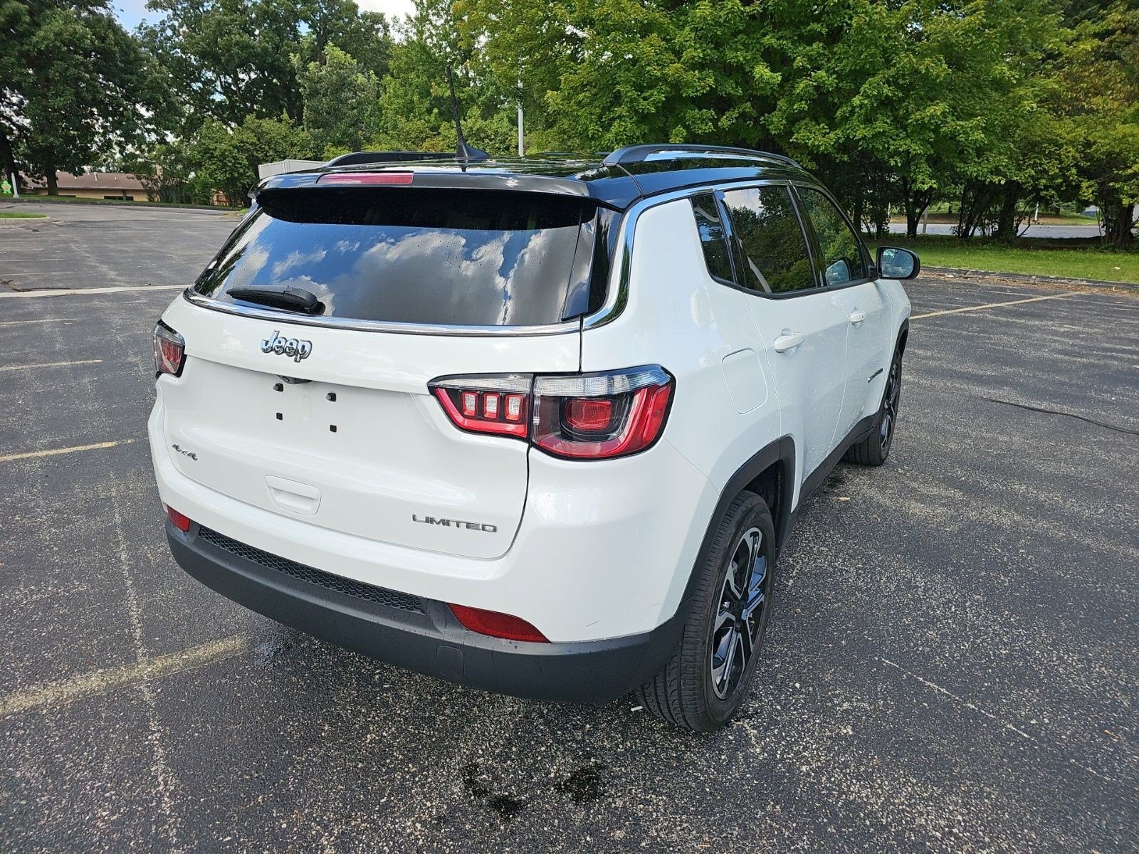 Used 2022 Bright White Clearcoat Jeep Limited image 5