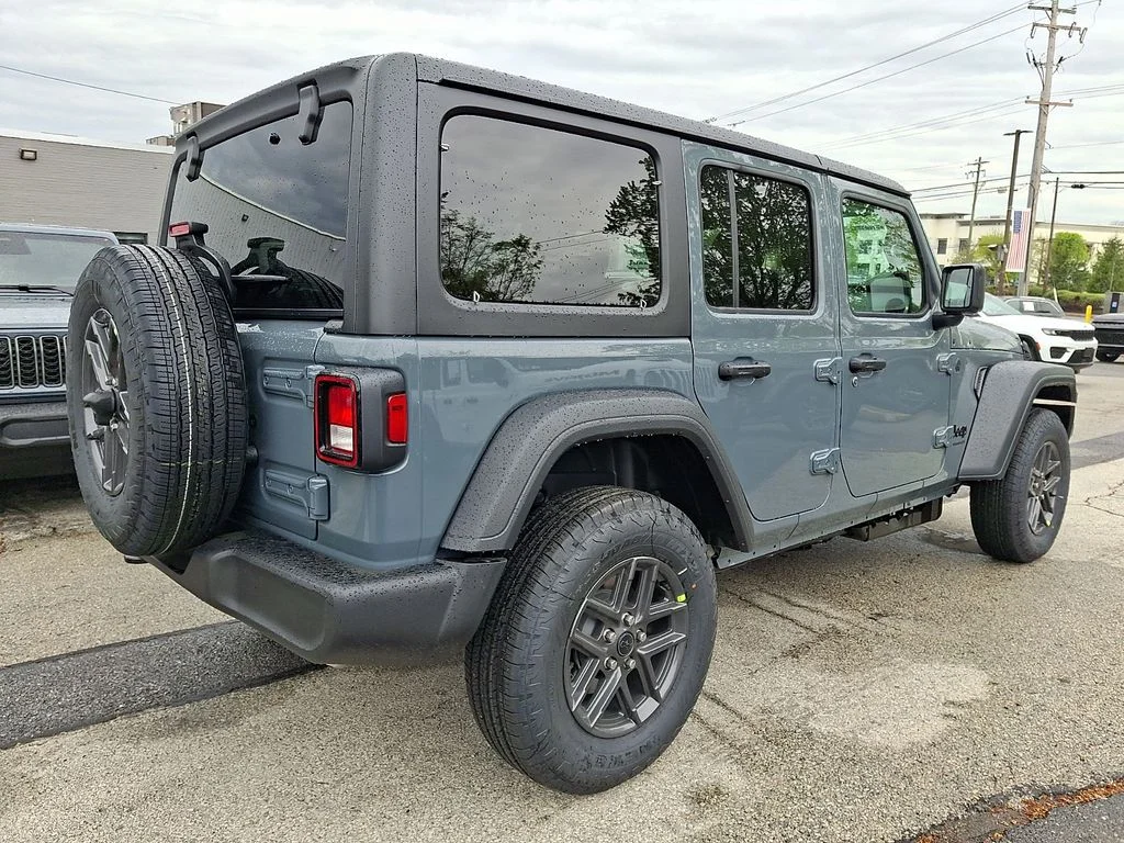 New 2026 Anvil Clear-Coat Exterior Paint Jeep Sport S image 4