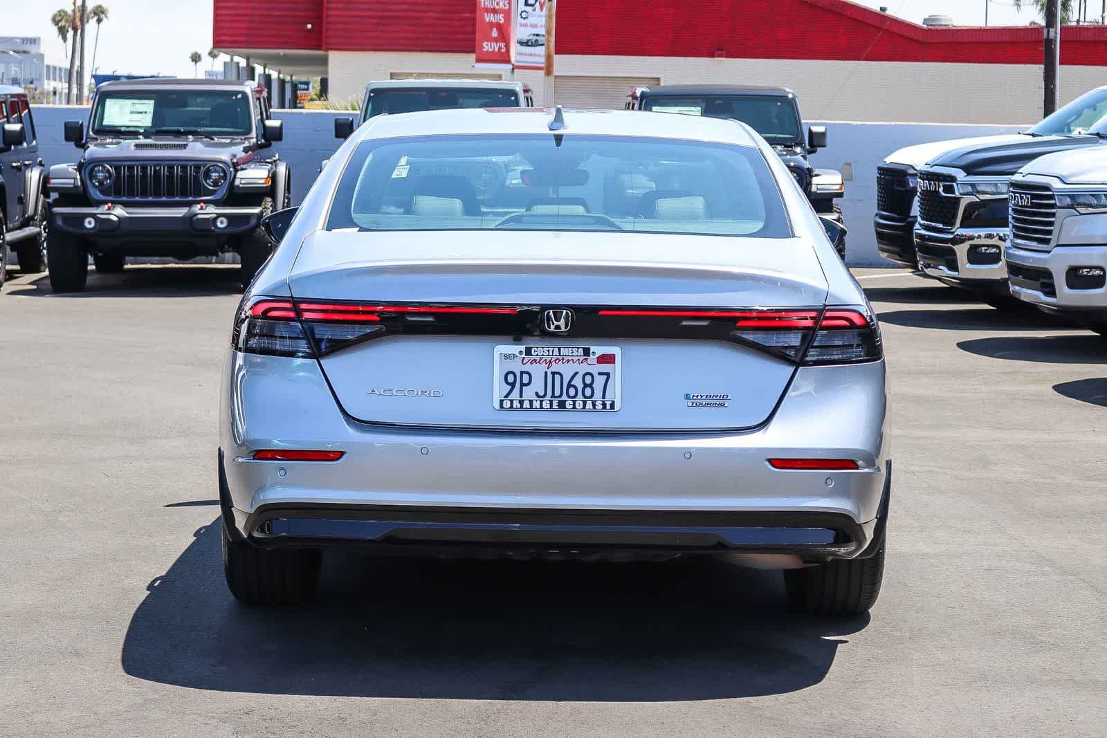 Used 2024 Solar Silver Metallic Honda Touring image 5