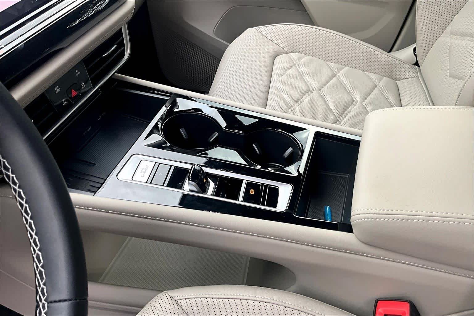 2026 Volkswagen Atlas SE w/Tech - Photo 7