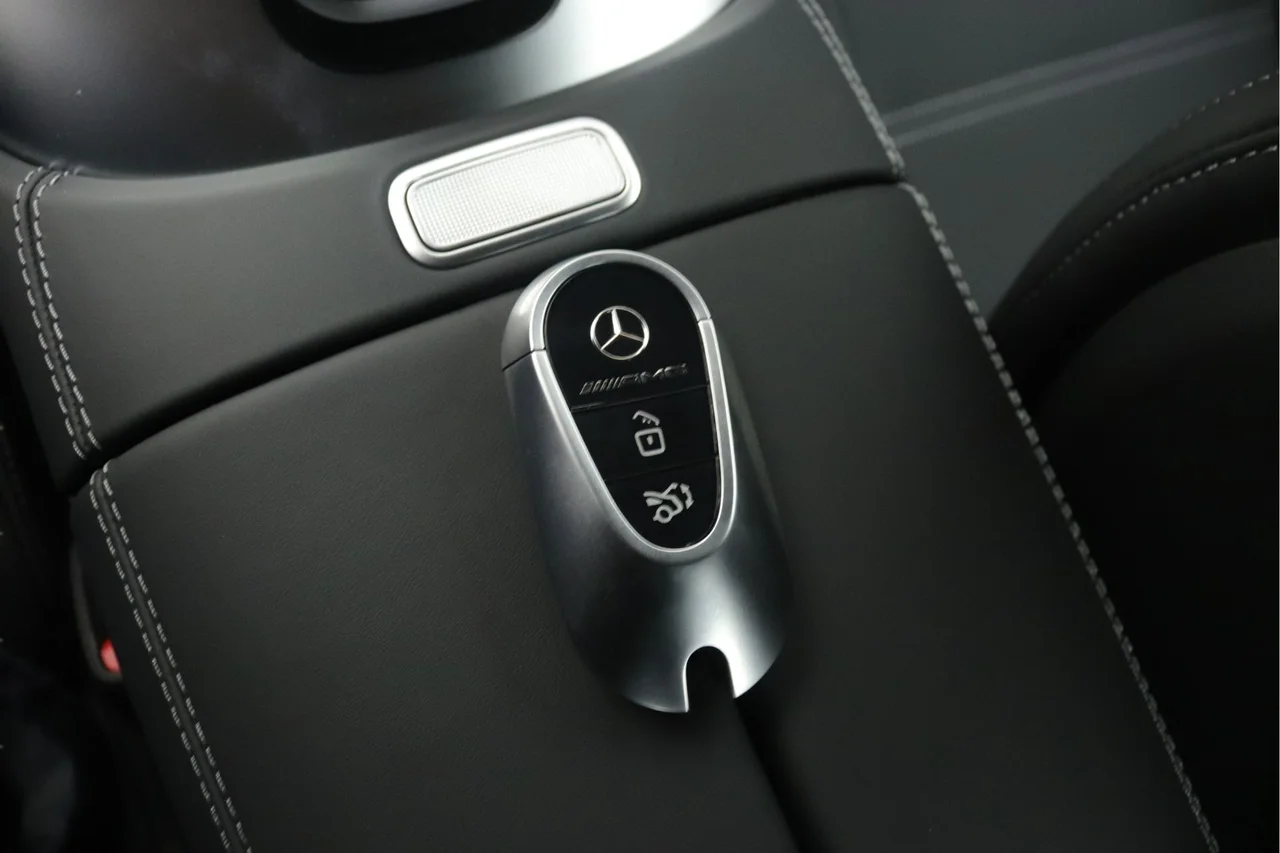 New 2026 MANUFAKTUR Moonlight White Metallic Mercedes-Benz Base 4MATIC® image 12