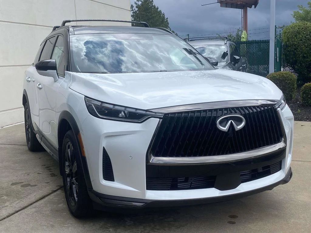 New 2027 2T RAD WHT INFINITI Autograph AWD image 3
