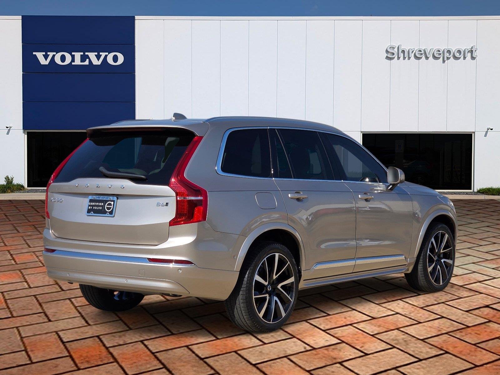 Used 2023 Bright Dusk Metallic Volvo Plus image 4