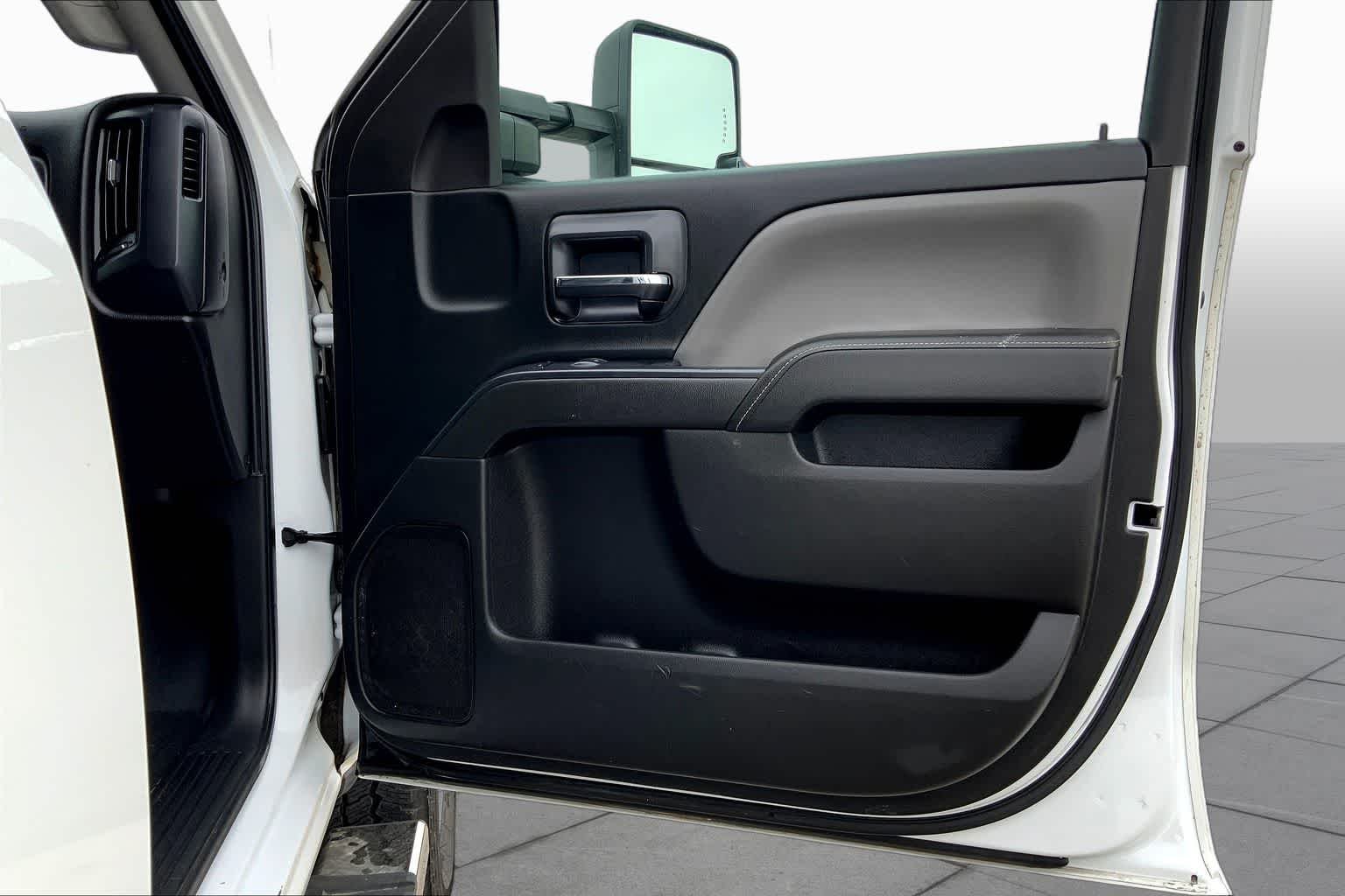 Used 2015 Summit White Chevrolet Work Truck image 22