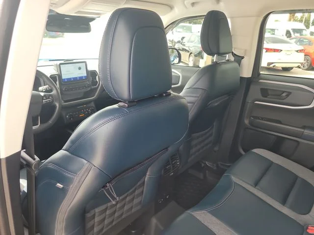 Used 2022 Blue Ford Outer Banks image 12