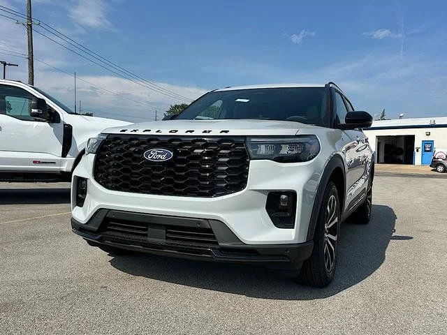 New 2027 White Ford 4DR 4WD ST-LINE image 3