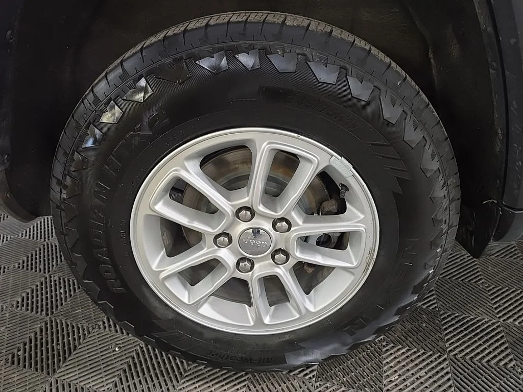 Used 2018 Red Jeep Laredo image 15