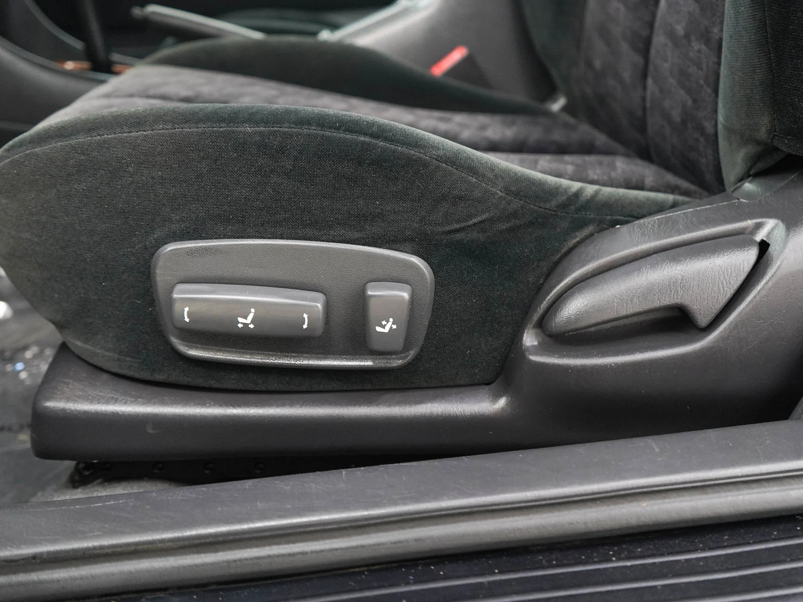Used 2002  Toyota SE V6 image 19